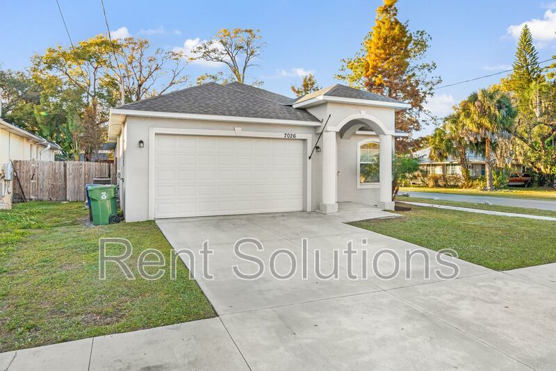 Great 3BR/2BA Tampa home with 2 car garage and fenced yard near Lowry Park Zoo property image