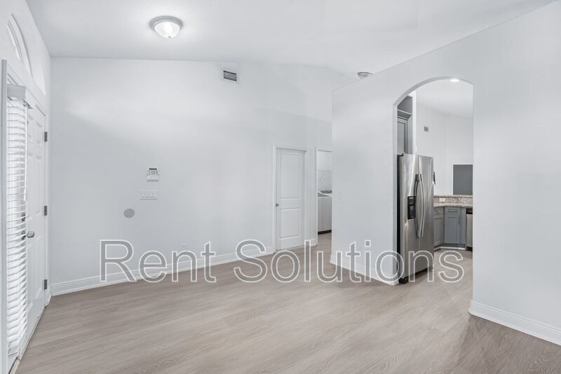 Great 3BR/2BA Tampa home with 2 car garage and fenced yard near Lowry Park Zoo property image