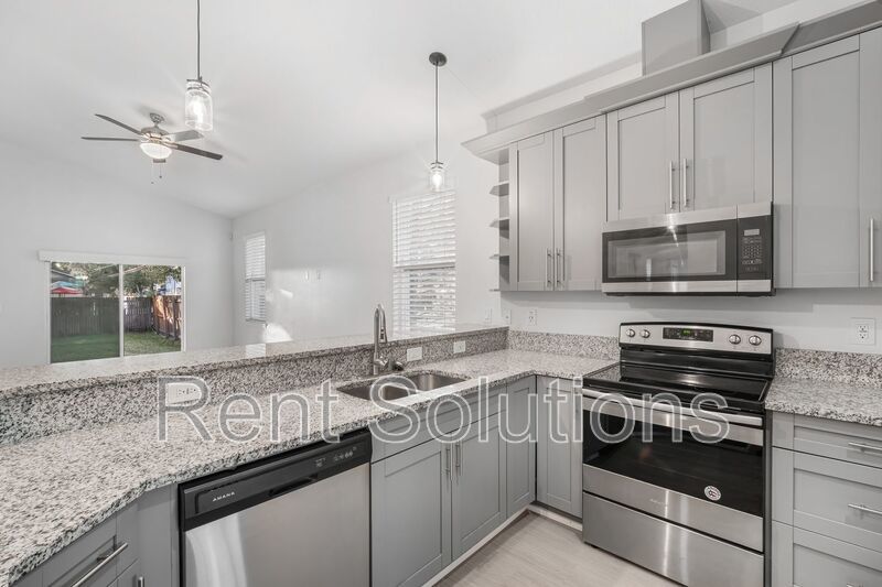 Great 3BR/2BA Tampa home with 2 car garage and fenced yard near Lowry Park Zoo property image