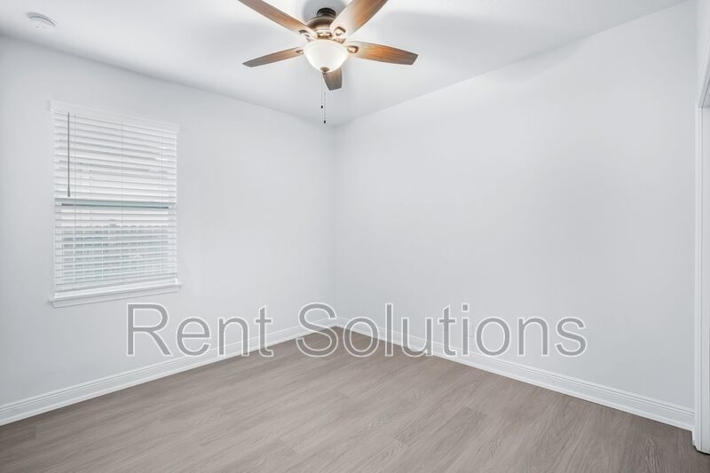 Great 3BR/2BA Tampa home with 2 car garage and fenced yard near Lowry Park Zoo property image