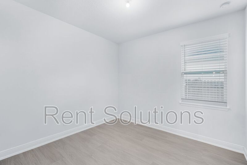 Great 3BR/2BA Tampa home with 2 car garage and fenced yard near Lowry Park Zoo property image