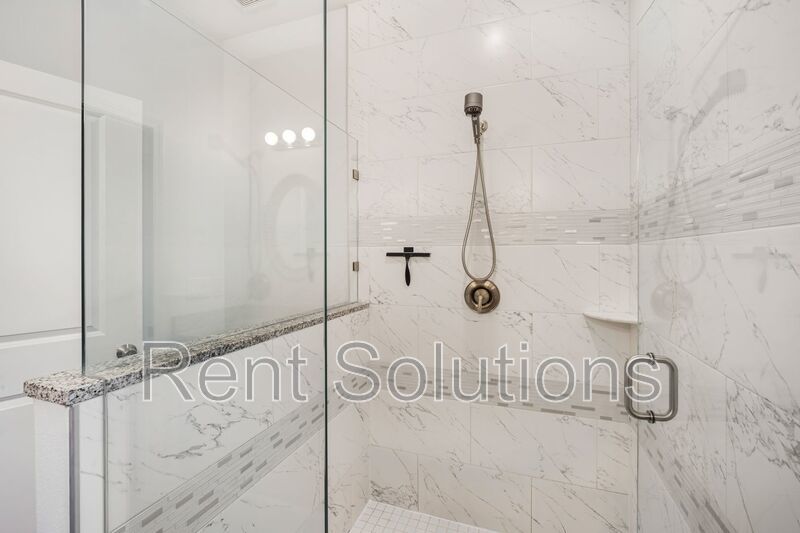 Great 3BR/2BA Tampa home with 2 car garage and fenced yard near Lowry Park Zoo property image