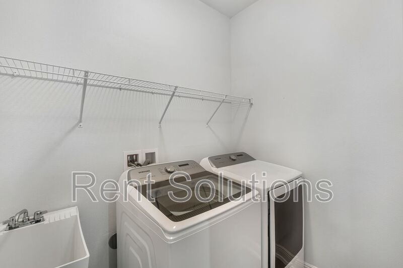 Great 3BR/2BA Tampa home with 2 car garage and fenced yard near Lowry Park Zoo property image