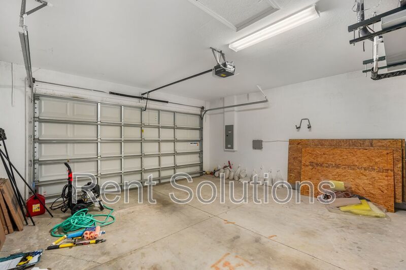 Great 3BR/2BA Tampa home with 2 car garage and fenced yard near Lowry Park Zoo property image