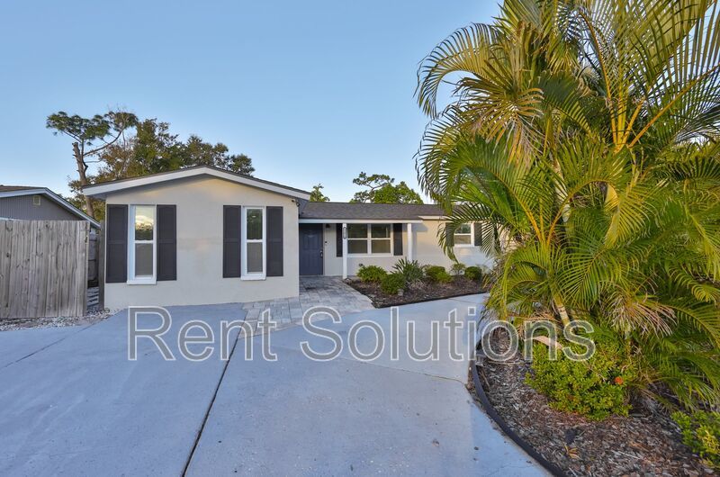 MOVE IN READY! EVERYTHING Updated! 3 bedroom 2 bathroom Pool Home in Largo property image