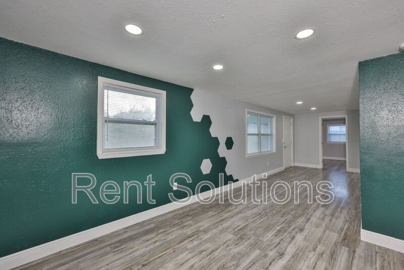 MOVE IN READY! EVERYTHING Updated! 3 bedroom 2 bathroom Pool Home in Largo property image