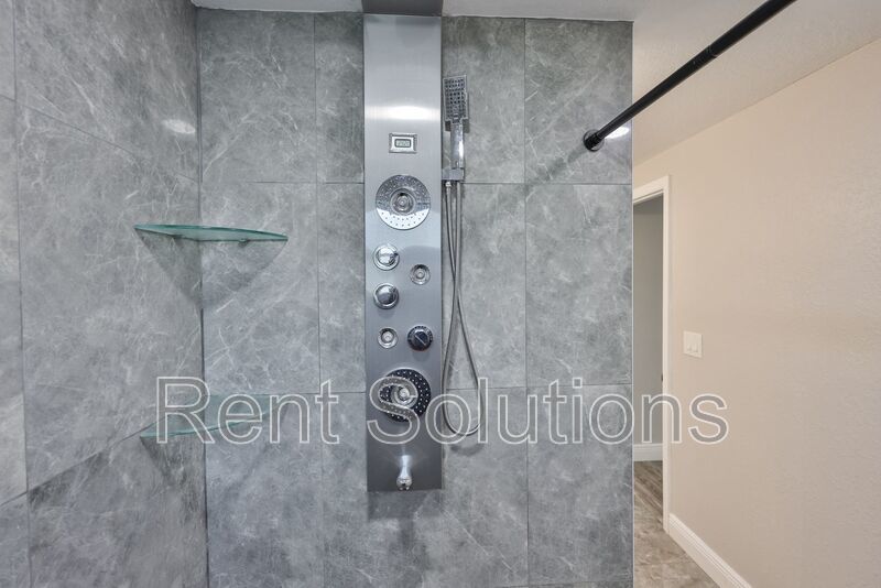 MOVE IN READY! EVERYTHING Updated! 3 bedroom 2 bathroom Pool Home in Largo property image