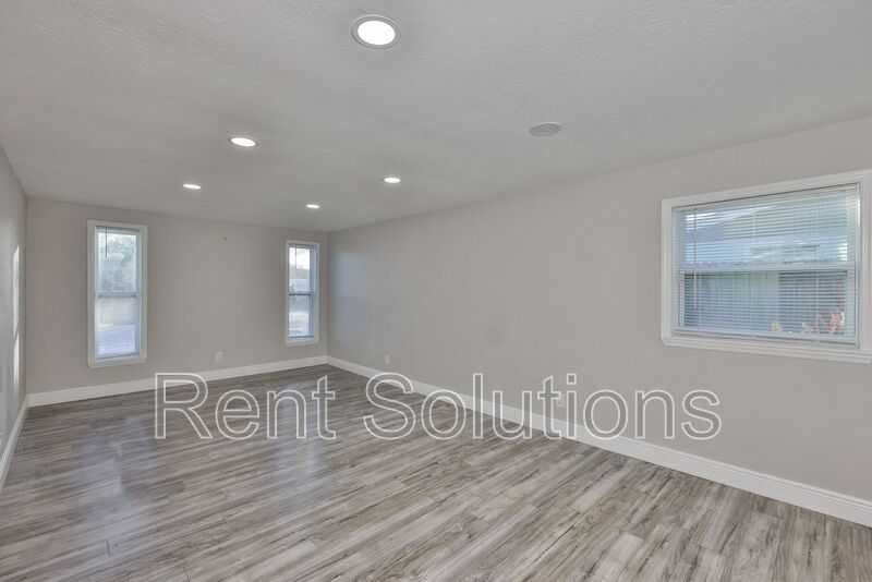 MOVE IN READY! EVERYTHING Updated! 3 bedroom 2 bathroom Pool Home in Largo property image