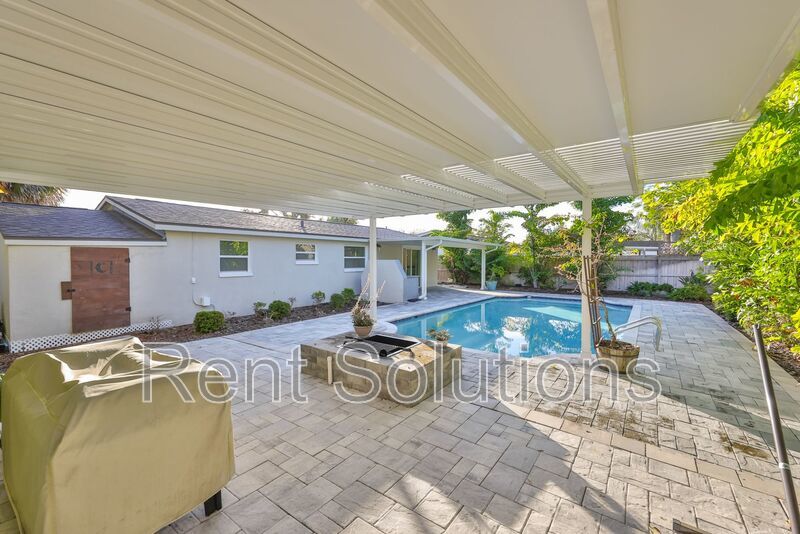 MOVE IN READY! EVERYTHING Updated! 3 bedroom 2 bathroom Pool Home in Largo property image