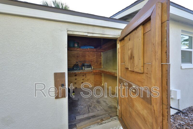 MOVE IN READY! EVERYTHING Updated! 3 bedroom 2 bathroom Pool Home in Largo property image