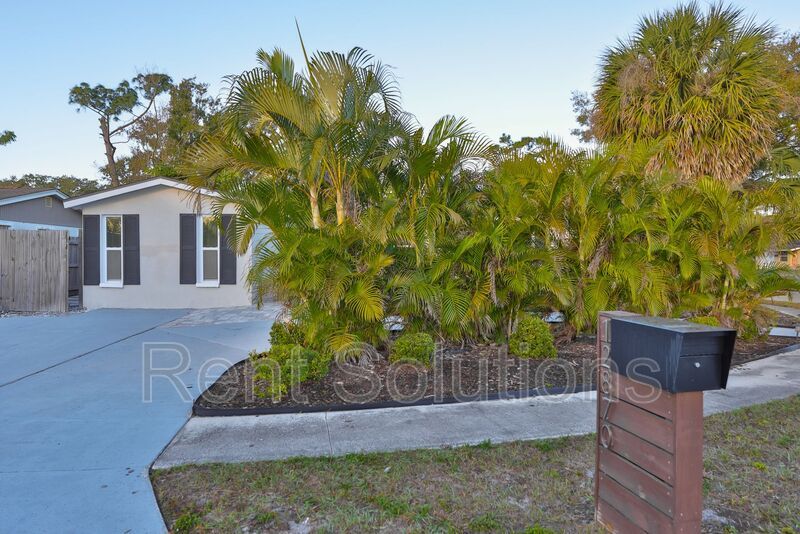 MOVE IN READY! EVERYTHING Updated! 3 bedroom 2 bathroom Pool Home in Largo property image