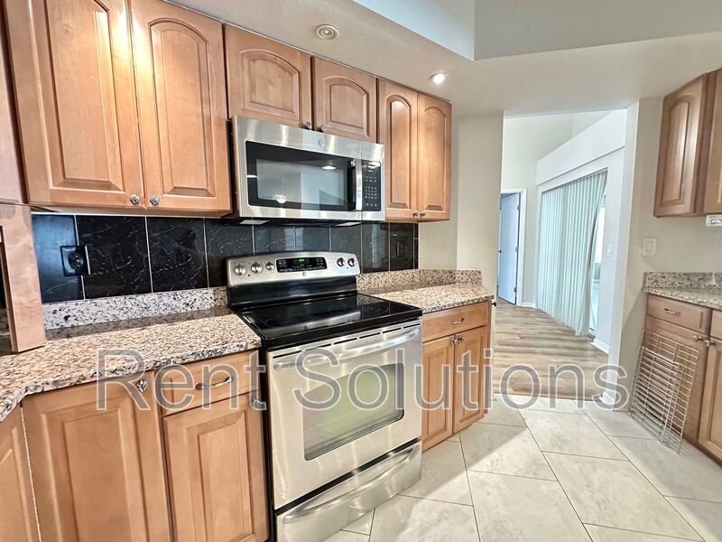 Executive Style 4BR/3BA/2 Car Garage Home for Rent in Greater Palm Harbor - 2,374 sq ft of Exquisite Living Space! property image