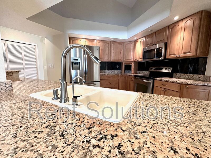 Executive Style 4BR/3BA/2 Car Garage Home for Rent in Greater Palm Harbor - 2,374 sq ft of Exquisite Living Space! property image