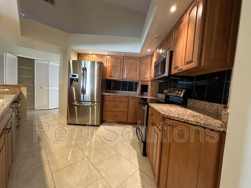 Executive Style 4BR/3BA/2 Car Garage Home for Rent in Greater Palm Harbor - 2,374 sq ft of Exquisite Living Space! property image