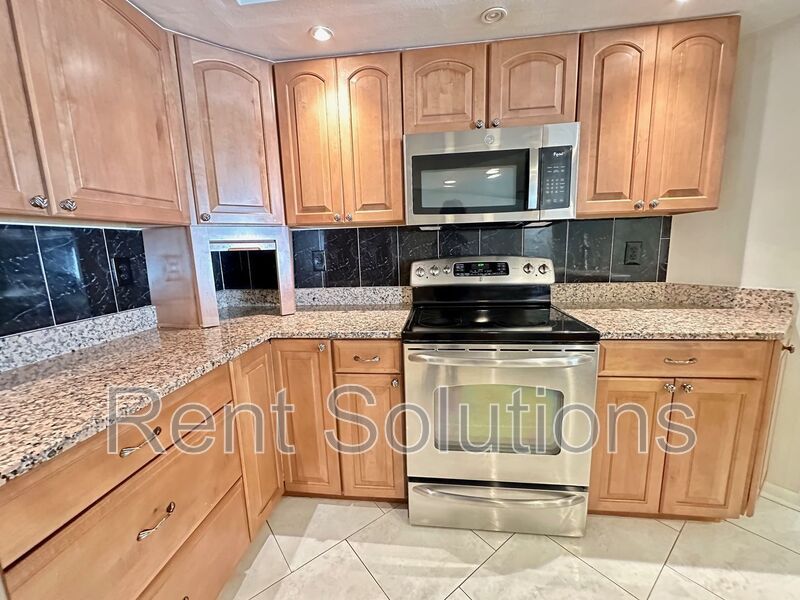 Executive Style 4BR/3BA/2 Car Garage Home for Rent in Greater Palm Harbor - 2,374 sq ft of Exquisite Living Space! property image