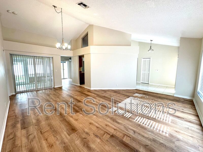 Executive Style 4BR/3BA/2 Car Garage Home for Rent in Greater Palm Harbor - 2,374 sq ft of Exquisite Living Space! property image