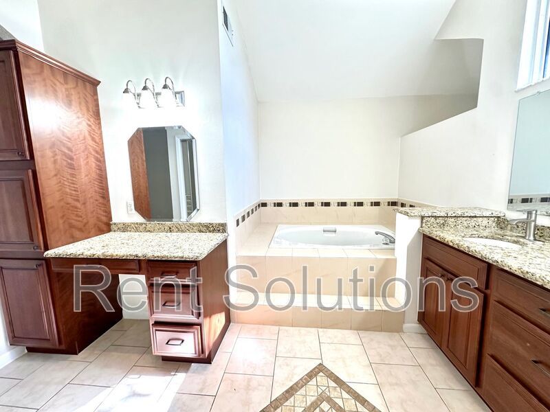 Executive Style 4BR/3BA/2 Car Garage Home for Rent in Greater Palm Harbor - 2,374 sq ft of Exquisite Living Space! property image