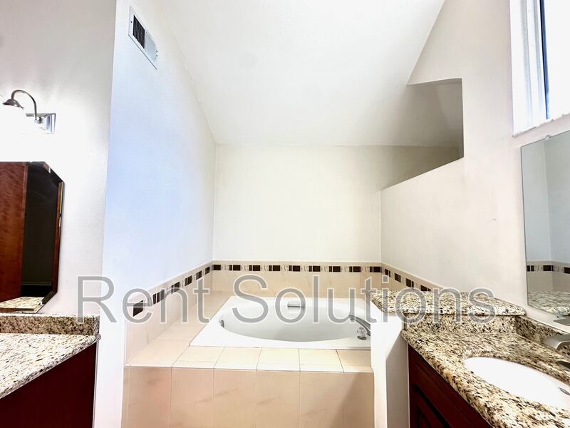 Executive Style 4BR/3BA/2 Car Garage Home for Rent in Greater Palm Harbor - 2,374 sq ft of Exquisite Living Space! property image