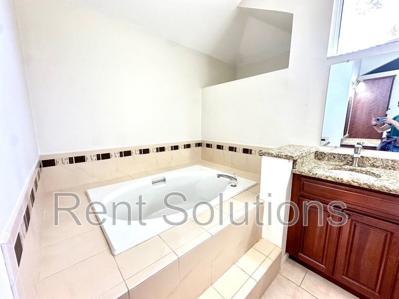 Executive Style 4BR/3BA/2 Car Garage Home for Rent in Greater Palm Harbor - 2,374 sq ft of Exquisite Living Space! property image