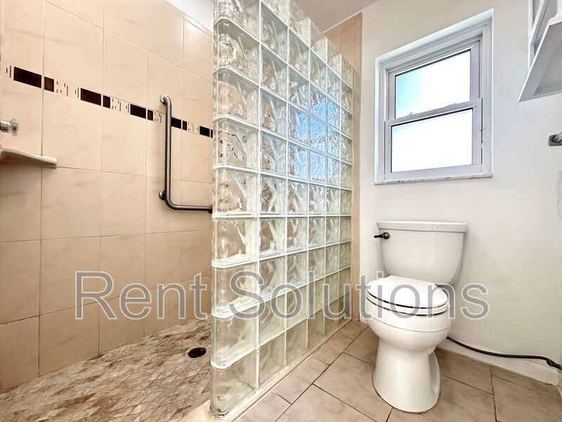 Executive Style 4BR/3BA/2 Car Garage Home for Rent in Greater Palm Harbor - 2,374 sq ft of Exquisite Living Space! property image