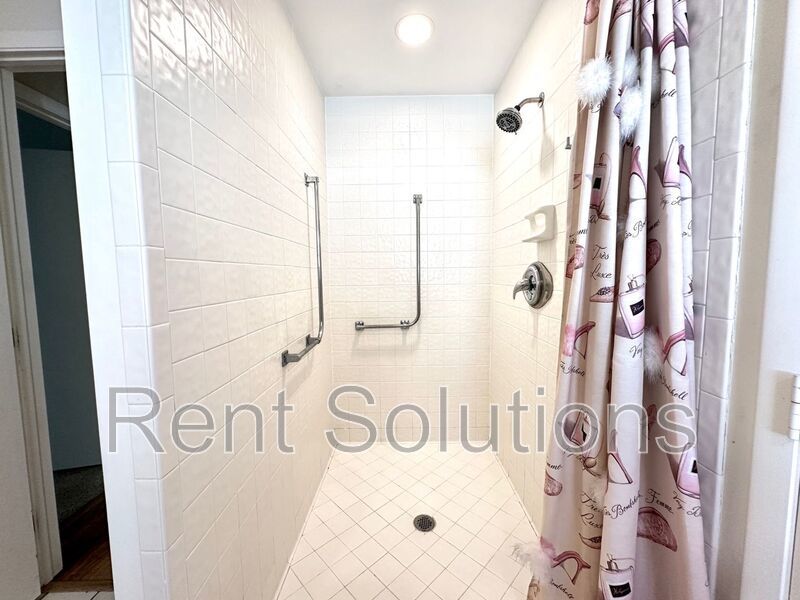 Executive Style 4BR/3BA/2 Car Garage Home for Rent in Greater Palm Harbor - 2,374 sq ft of Exquisite Living Space! property image