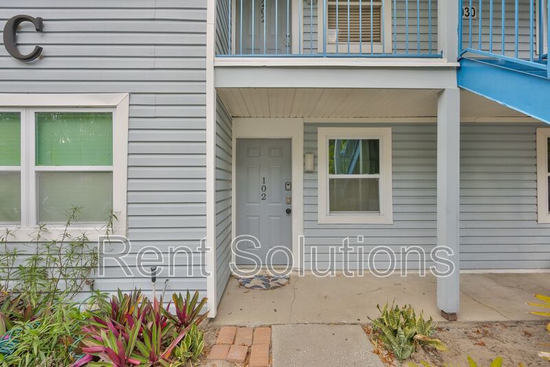 Fantastic Location near USF Area perfect for students, traveling nurses, and working professionals! property image