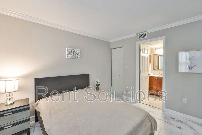 Fantastic Location near USF Area perfect for students, traveling nurses, and working professionals! property image