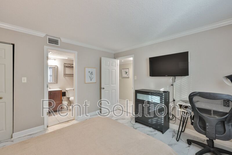 Fantastic Location near USF Area perfect for students, traveling nurses, and working professionals! property image