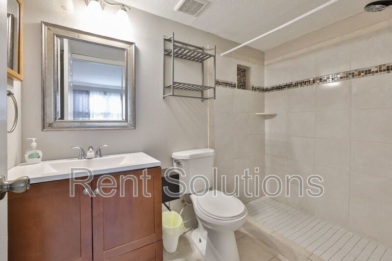 Fantastic Location near USF Area perfect for students, traveling nurses, and working professionals! property image