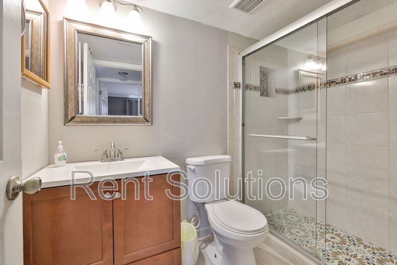 Fantastic Location near USF Area perfect for students, traveling nurses, and working professionals! property image