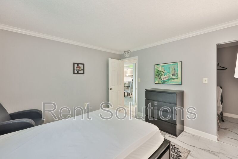 Fantastic Location near USF Area perfect for students, traveling nurses, and working professionals! property image