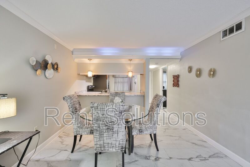 Fantastic Location near USF Area perfect for students, traveling nurses, and working professionals! property image