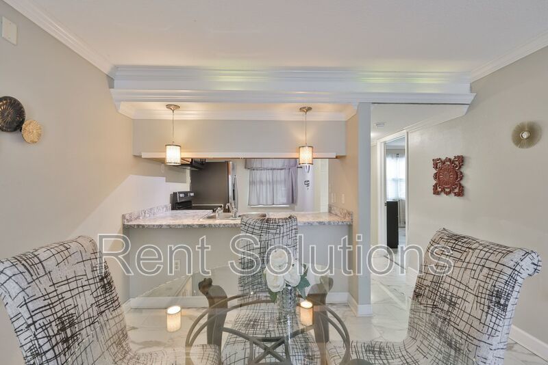 Fantastic Location near USF Area perfect for students, traveling nurses, and working professionals! property image