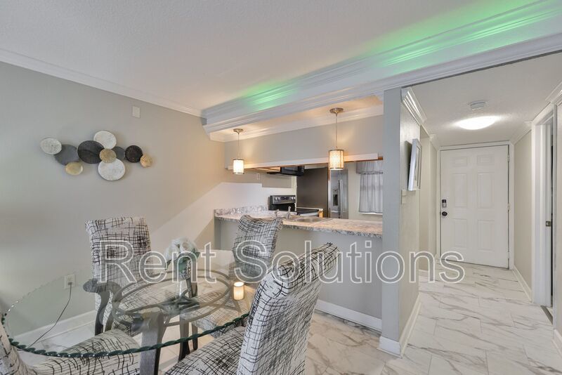 Fantastic Location near USF Area perfect for students, traveling nurses, and working professionals! property image