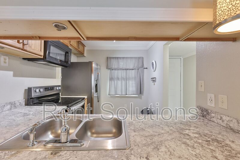 Fantastic Location near USF Area perfect for students, traveling nurses, and working professionals! property image