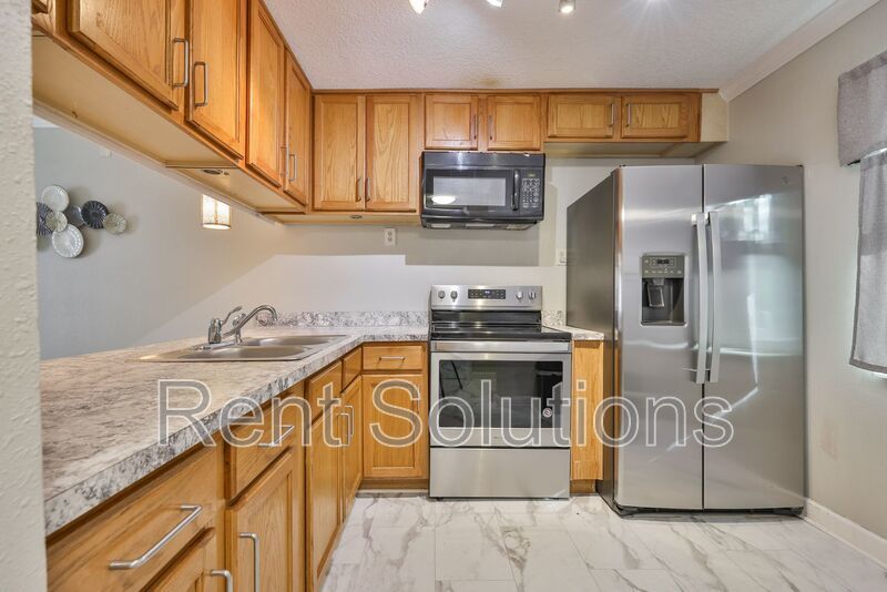 Fantastic Location near USF Area perfect for students, traveling nurses, and working professionals! property image