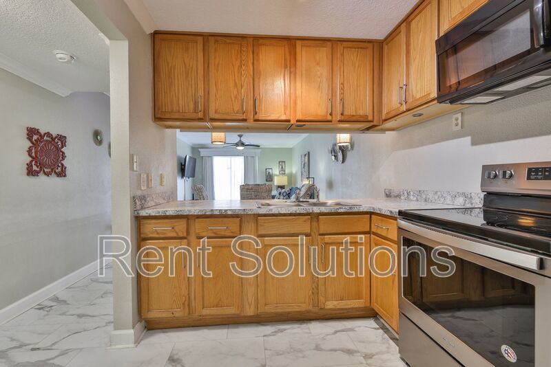 Fantastic Location near USF Area perfect for students, traveling nurses, and working professionals! property image
