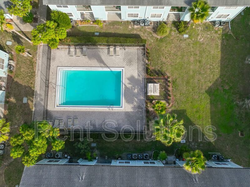 Fantastic Location near USF Area perfect for students, traveling nurses, and working professionals! property image