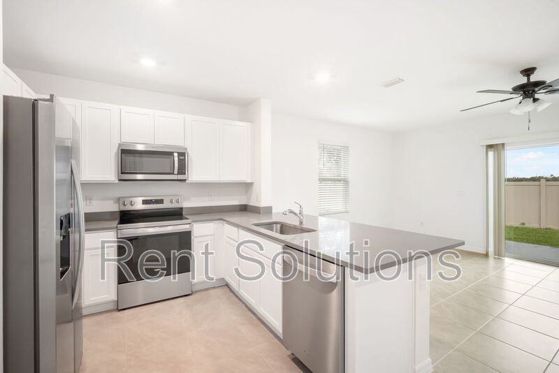 Brand-New Townhome for Rent in Chelsea Court – Modern Living in Tampa! property image