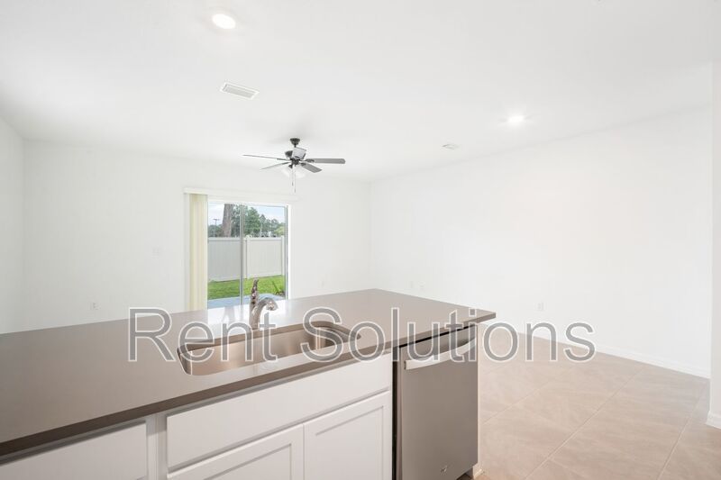 Brand-New Townhome for Rent in Chelsea Court – Modern Living in Tampa! property image