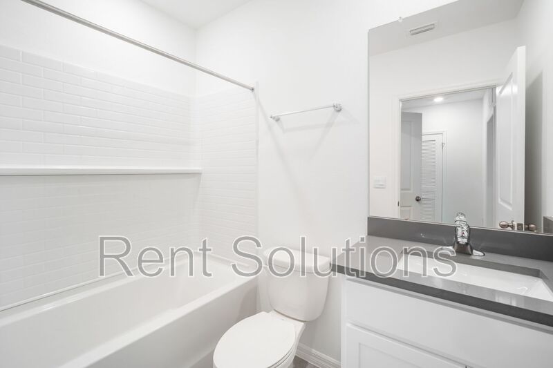 Brand-New Townhome for Rent in Chelsea Court – Modern Living in Tampa! property image