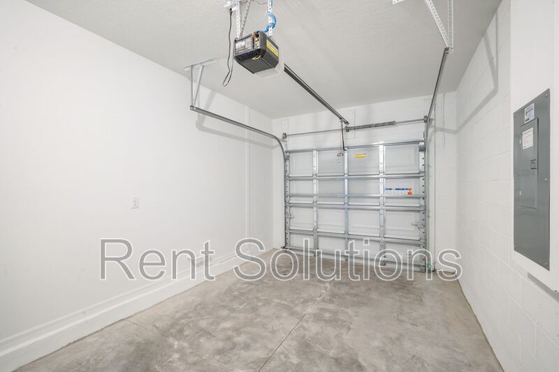 Brand-New Townhome for Rent in Chelsea Court – Modern Living in Tampa! property image