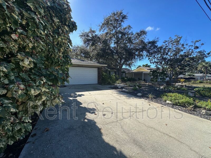 Gorgeous 3br/2ba home in Largo, FURNISHED/ANNUAL! property image