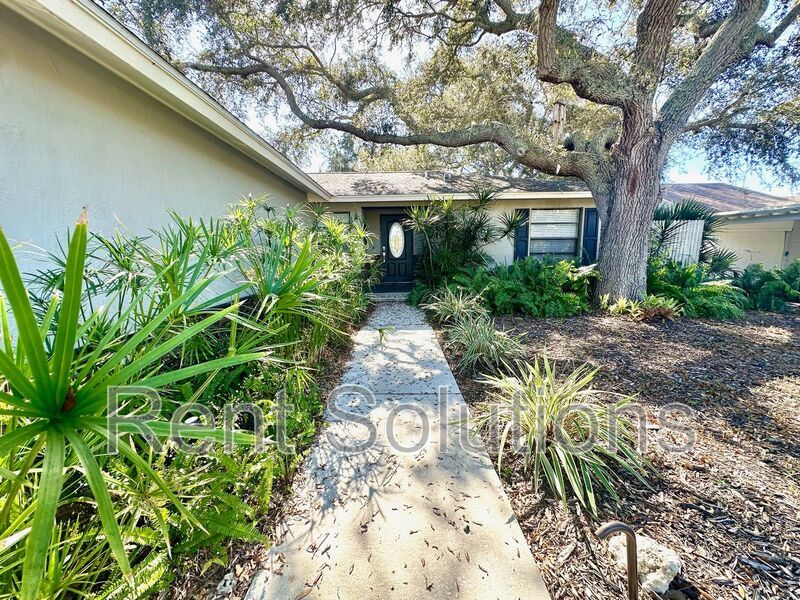 Gorgeous 3br/2ba home in Largo, FURNISHED/ANNUAL! property image