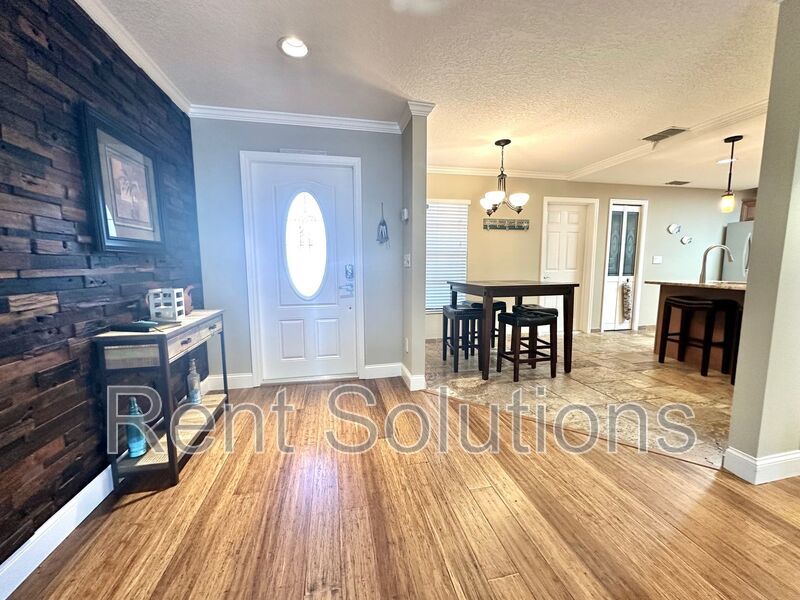 Gorgeous 3br/2ba home in Largo, FURNISHED/ANNUAL! property image