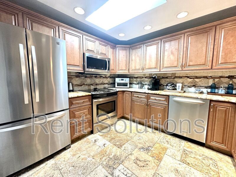 Gorgeous 3br/2ba home in Largo, FURNISHED/ANNUAL! property image