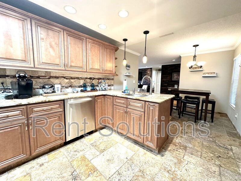 Gorgeous 3br/2ba home in Largo, FURNISHED/ANNUAL! property image