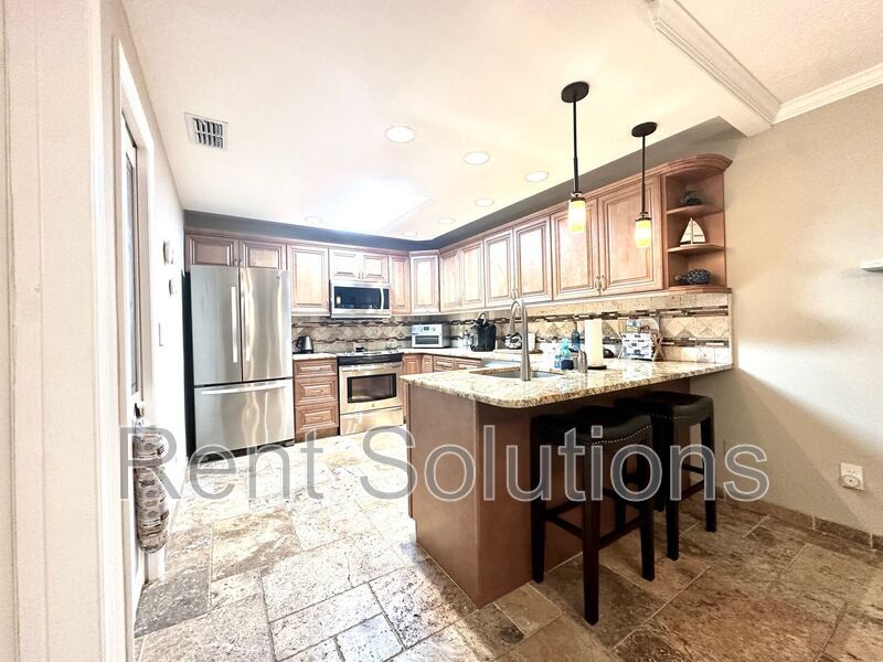 Gorgeous 3br/2ba home in Largo, FURNISHED/ANNUAL! property image