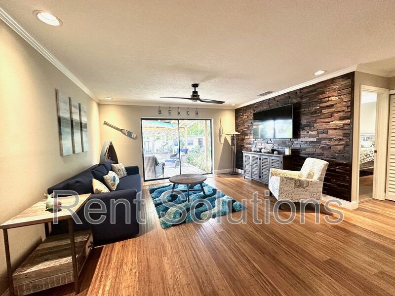 Gorgeous 3br/2ba home in Largo, FURNISHED/ANNUAL! property image