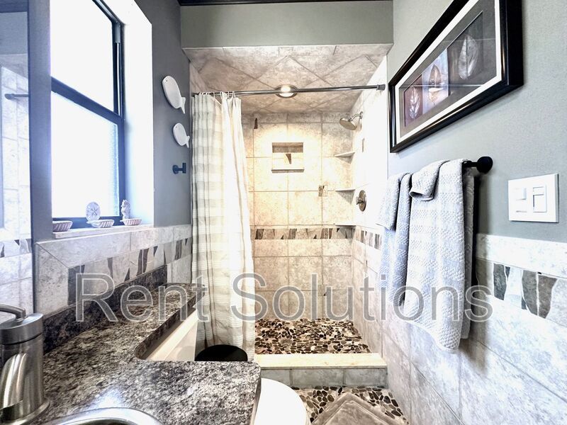 Gorgeous 3br/2ba home in Largo, FURNISHED/ANNUAL! property image